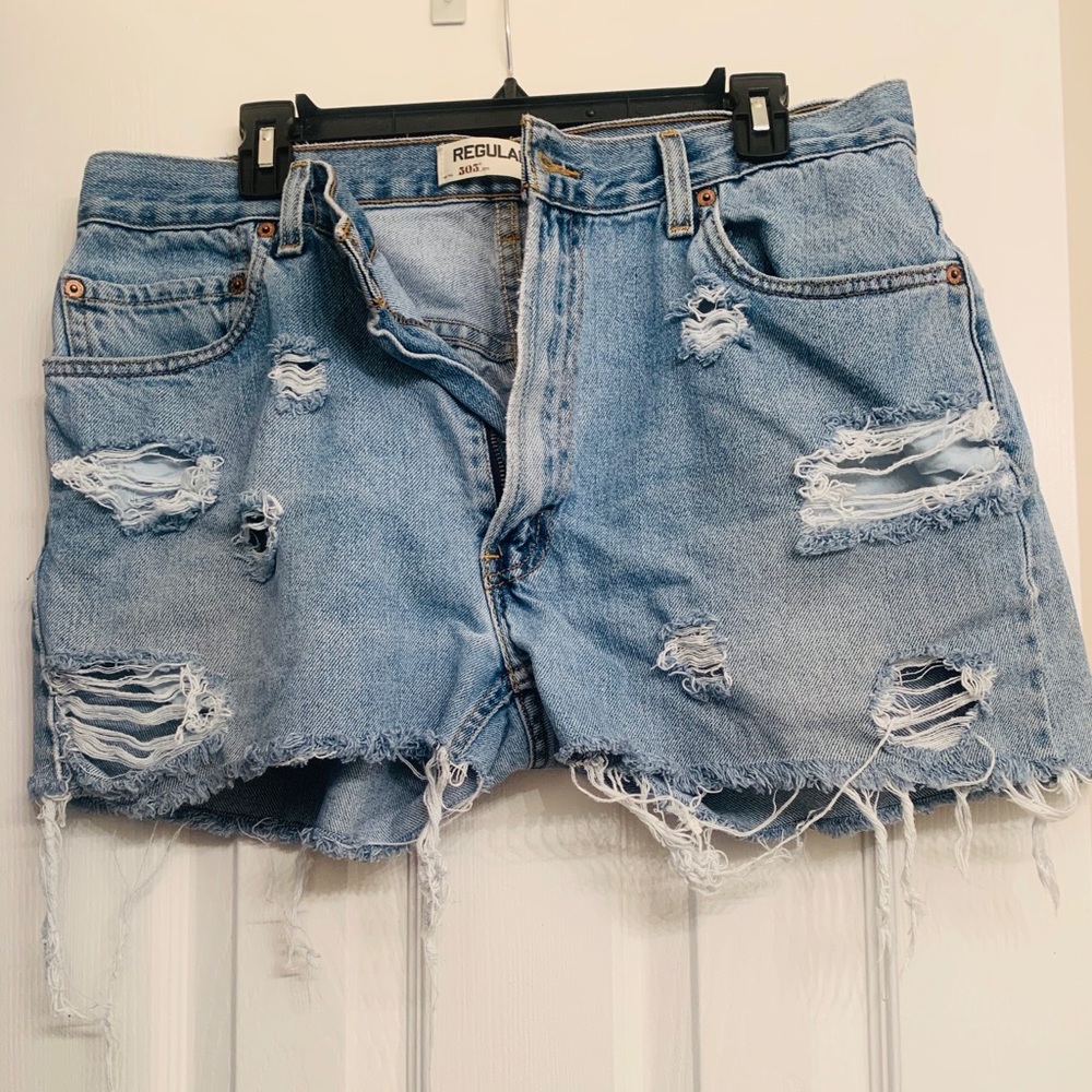 Levi Distressed Cut-off Short Shorts